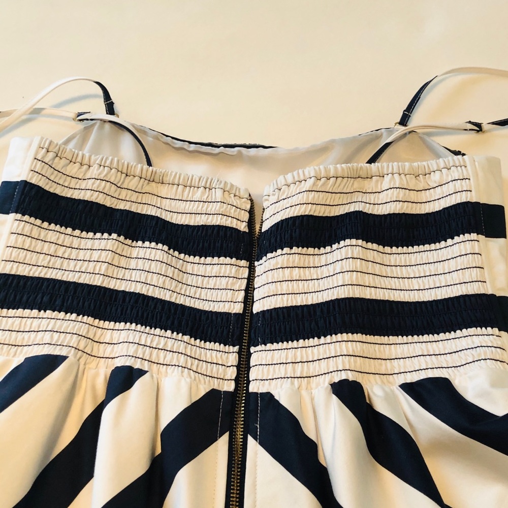 Jessica Simpson White and Navy Dress - Picture 6 of 7